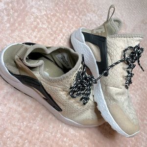 Nike Air Huarache Ultra SE Size 6W